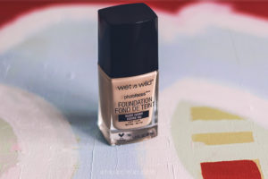 Read more about the article Wet n Wild Photo Focus Fondöten – Nude Ivory